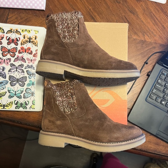 Comfortiva Rawnie rich brown suede boots, size 7.5, like new - Picture 9 of 11